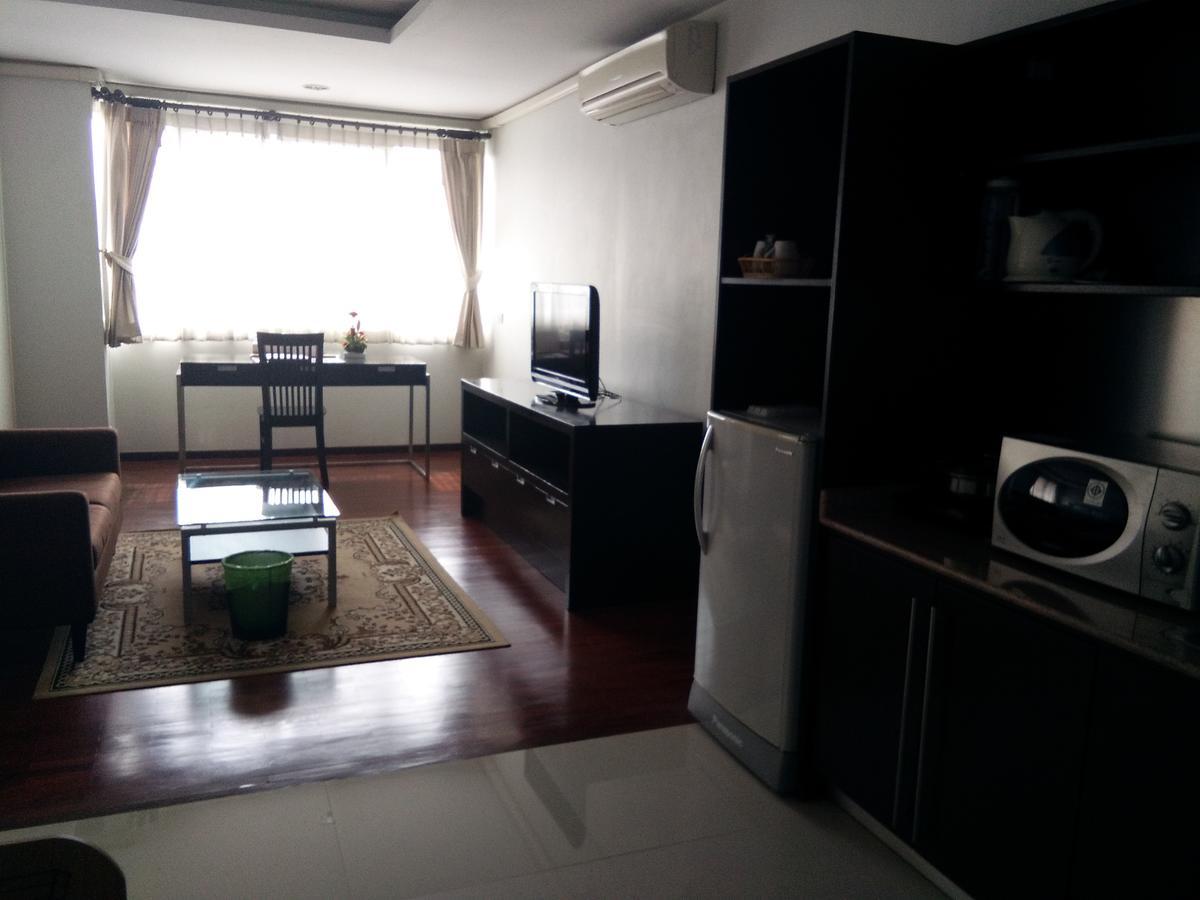 The Park 304 Executive Serviced Apartment Si Maha Phot Esterno foto