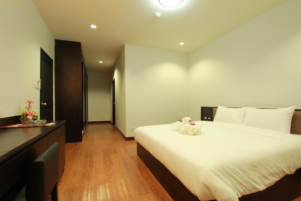 The Park 304 Executive Serviced Apartment Si Maha Phot Esterno foto