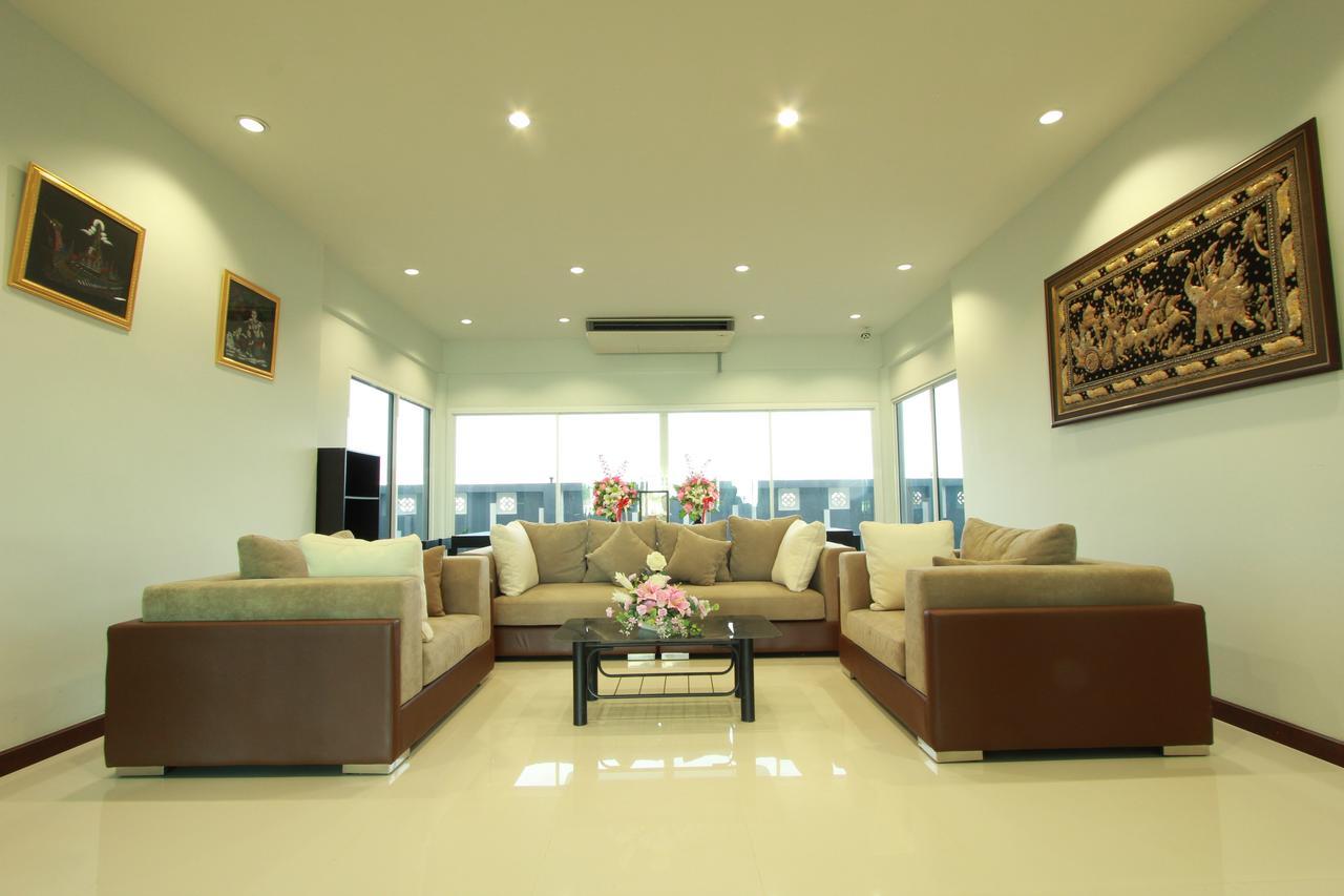 The Park 304 Executive Serviced Apartment Si Maha Phot Esterno foto