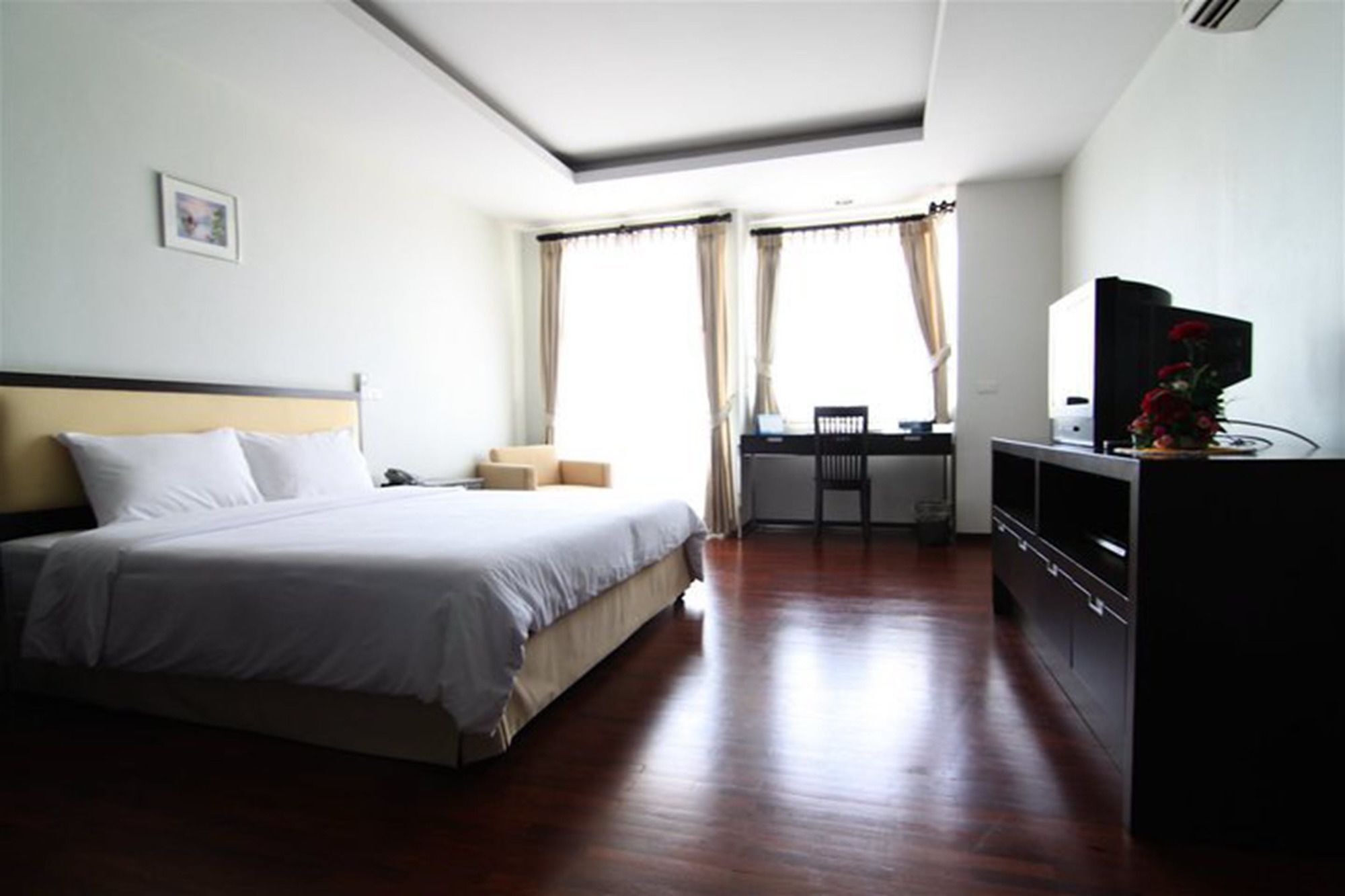 The Park 304 Executive Serviced Apartment Si Maha Phot Esterno foto