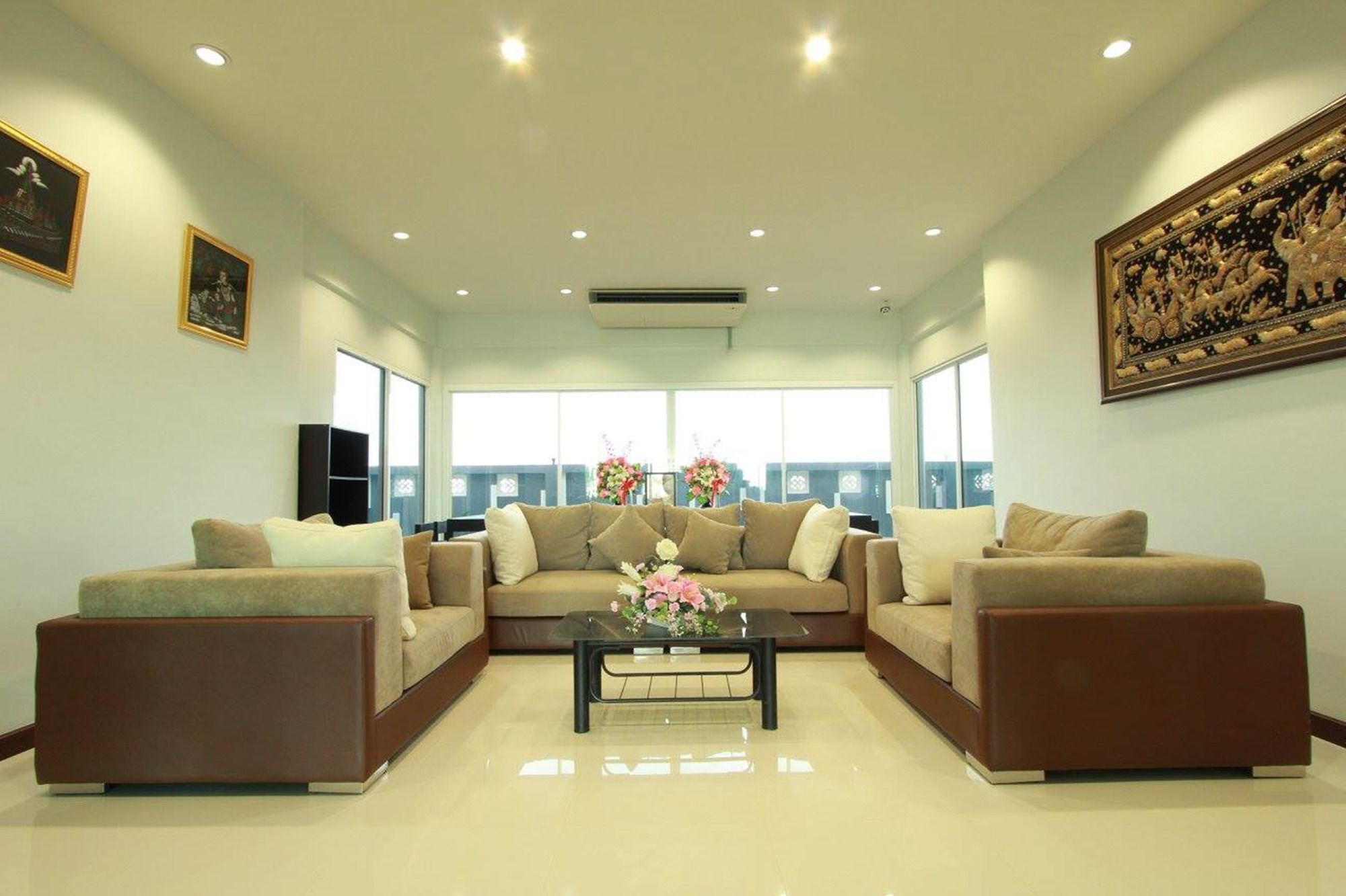 The Park 304 Executive Serviced Apartment Si Maha Phot Esterno foto